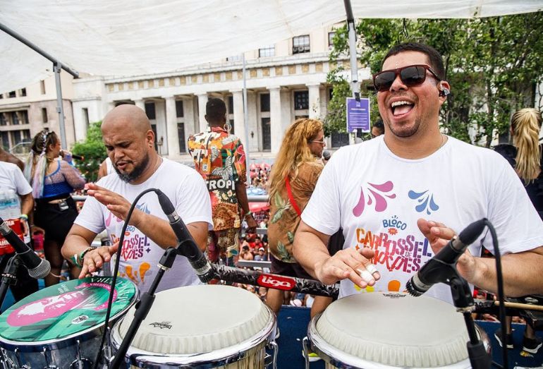 Bloco Carrossel de Emoções desfila nesse sábado com participações de FP do Trem Bala, MC Andinho e mais